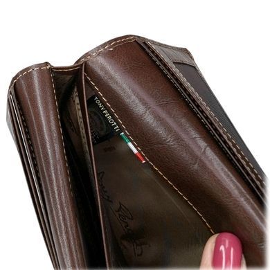 Women's wallet Tony Perotti from the Italico collection.