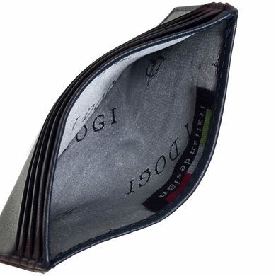 Credit holder Tony Perotti from the collection Cortina.
